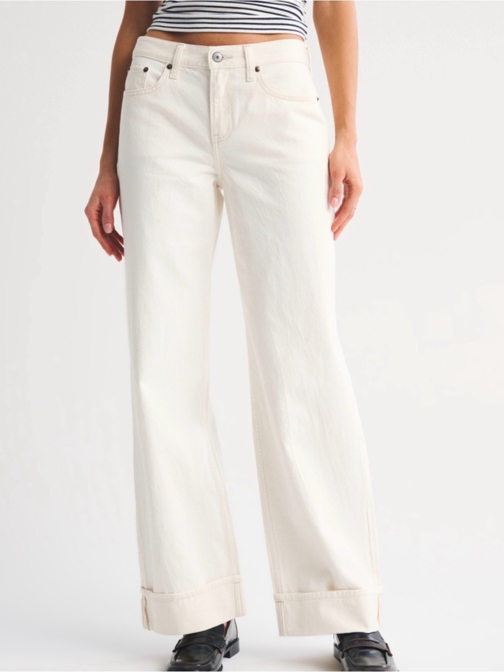 A&F Curve Love Low Rise Ultra Loose Cuffed Hem Jean